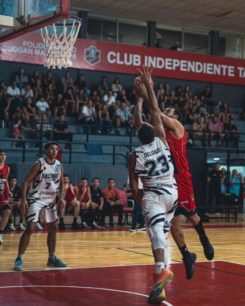 Racing lo pele� hasta el final pero cay� en Tandil